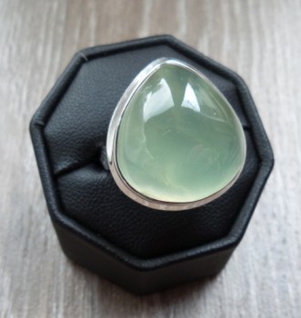 Zilveren ring met druppelvorm Prehniet maat 18.5 mm